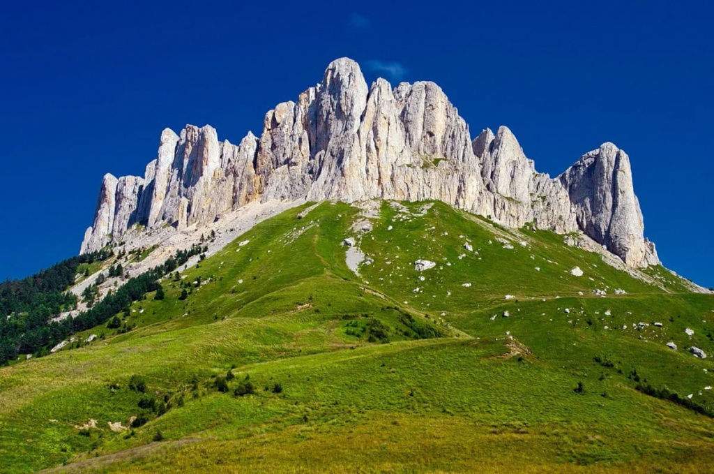 1667488862_1-sportishka-com-p-tkhach-gora-krasivo-1.jpg